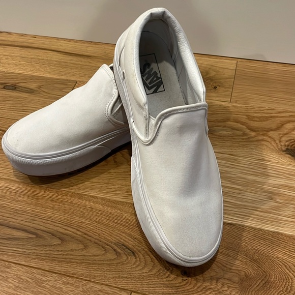 Vans Unisex Asher Platform Sneaker - Slip On - Picture 5 of 13